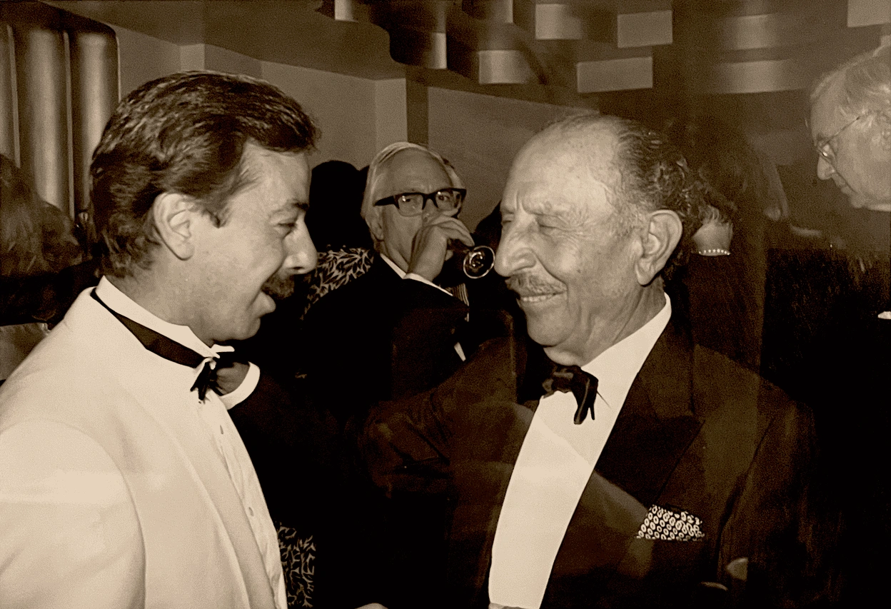 Documento oficial de reconocimiento de los logros de Interopa a principios de la década de 1990.