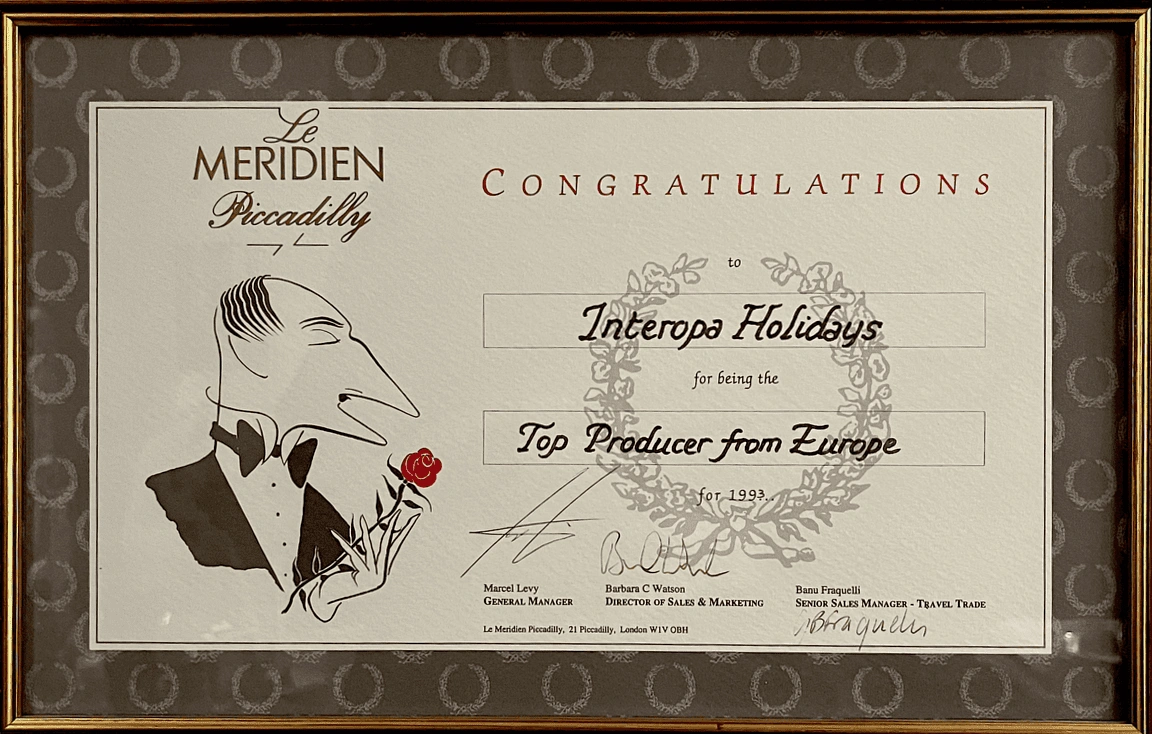 Certificado de reconocimiento otorgado a Interopa por su excelencia en servicios turísticos.