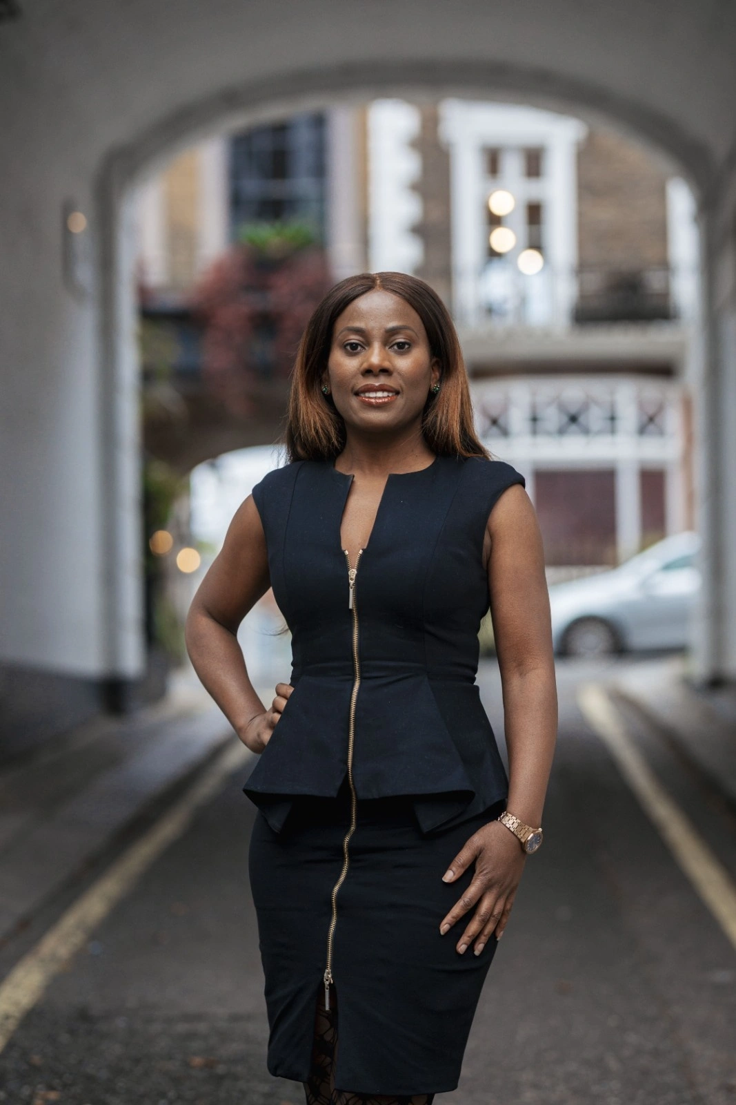 Portrait professionnel d'un membre de l'équipe Interopa dans un cadre urbain