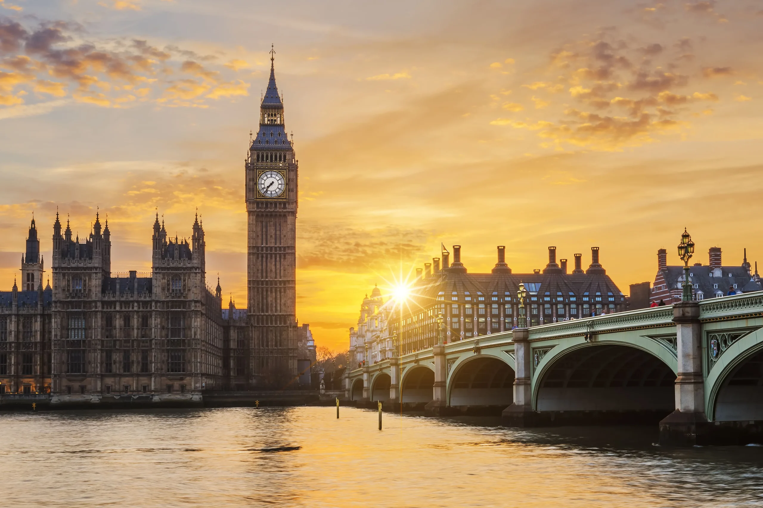 Il Big Ben e il ponte di Westminster al tramonto a Londra, Regno Unito