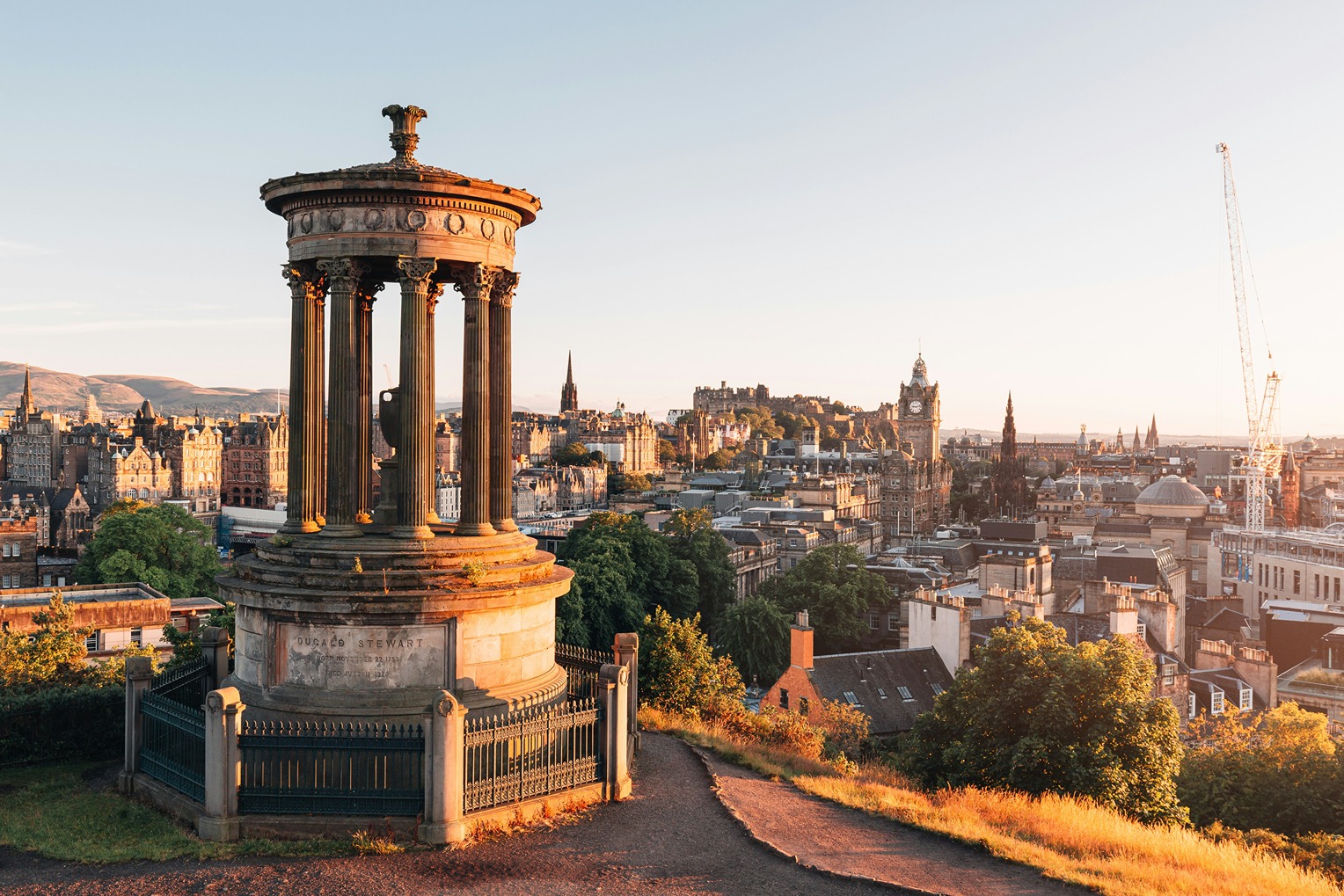 edinburgh-castle-old-town-scotland