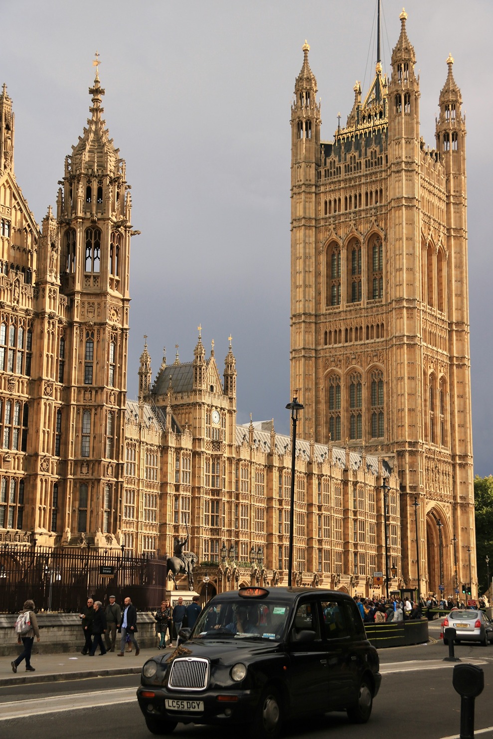 Westminster Abbey’s twin towers illuminated at dusk