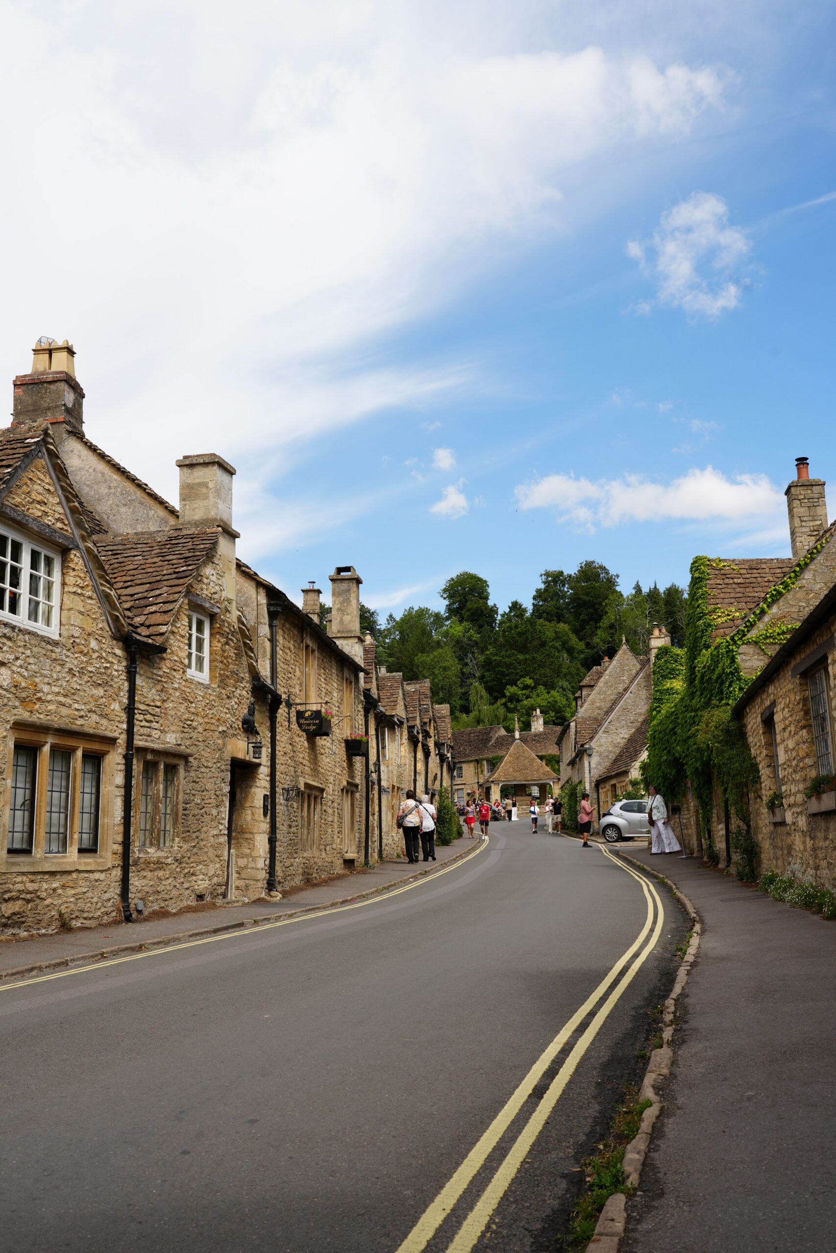 Bourton-on-the-Water riverside